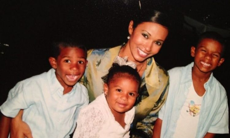 Shelomi Sanders with her mother, Pilar Sanders, and her brothers, Shilo and Shedeur.